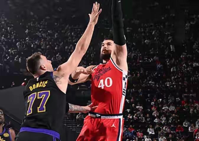 1月23日NBA洛杉矶德比，快船主场112-104力克湖人，成功拒绝对手26分大