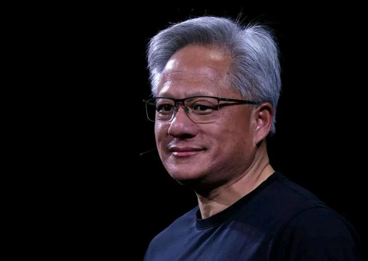 美国科技巨企英伟达首席执行官黄仁勋受访时表示，美国政府不必担心中国军方将使用英伟