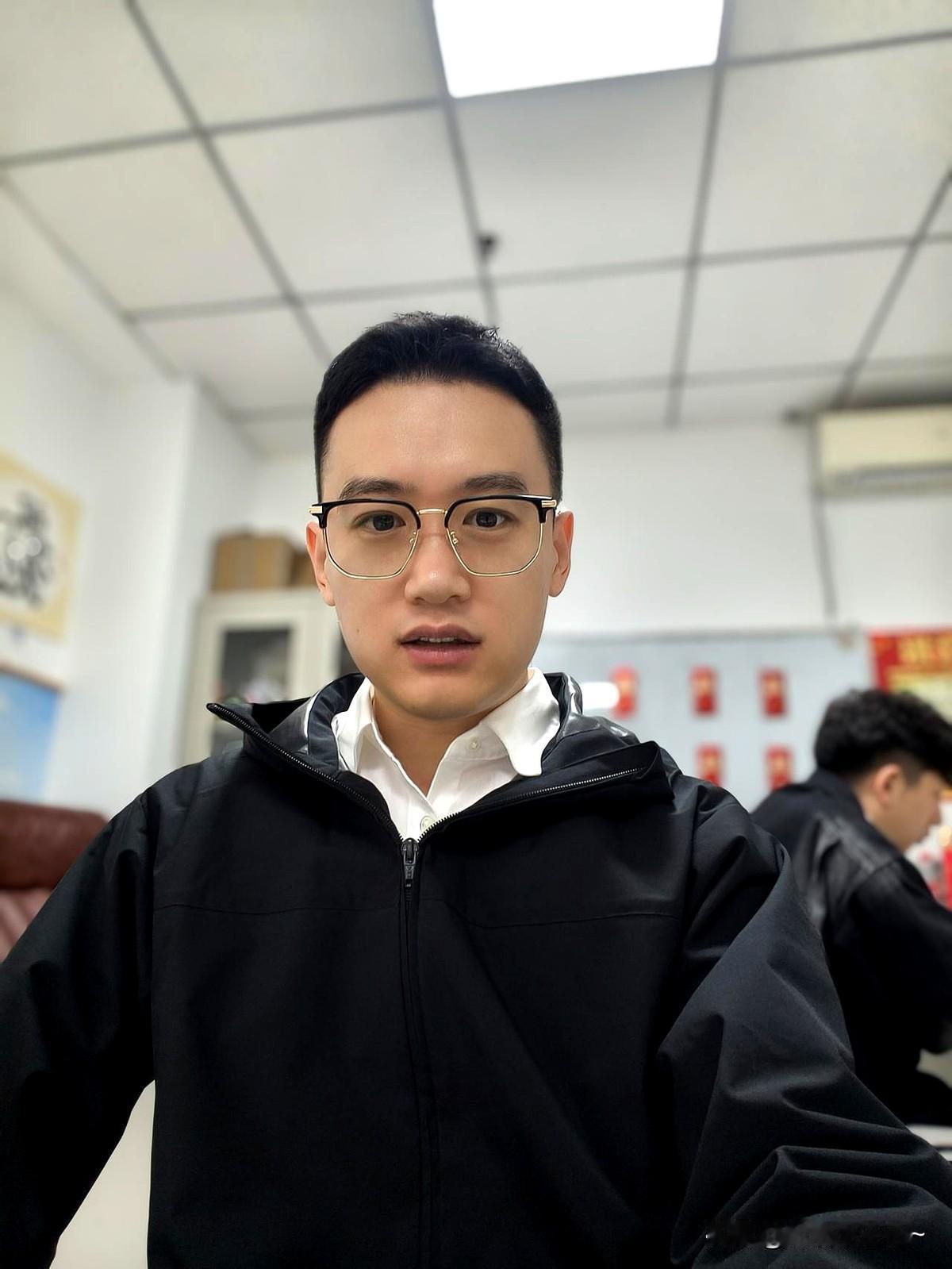母亲大人：你那麦当劳的裤子我给你洗了啊。
我：麦当劳的裤子？我哪有麦当劳的裤子？