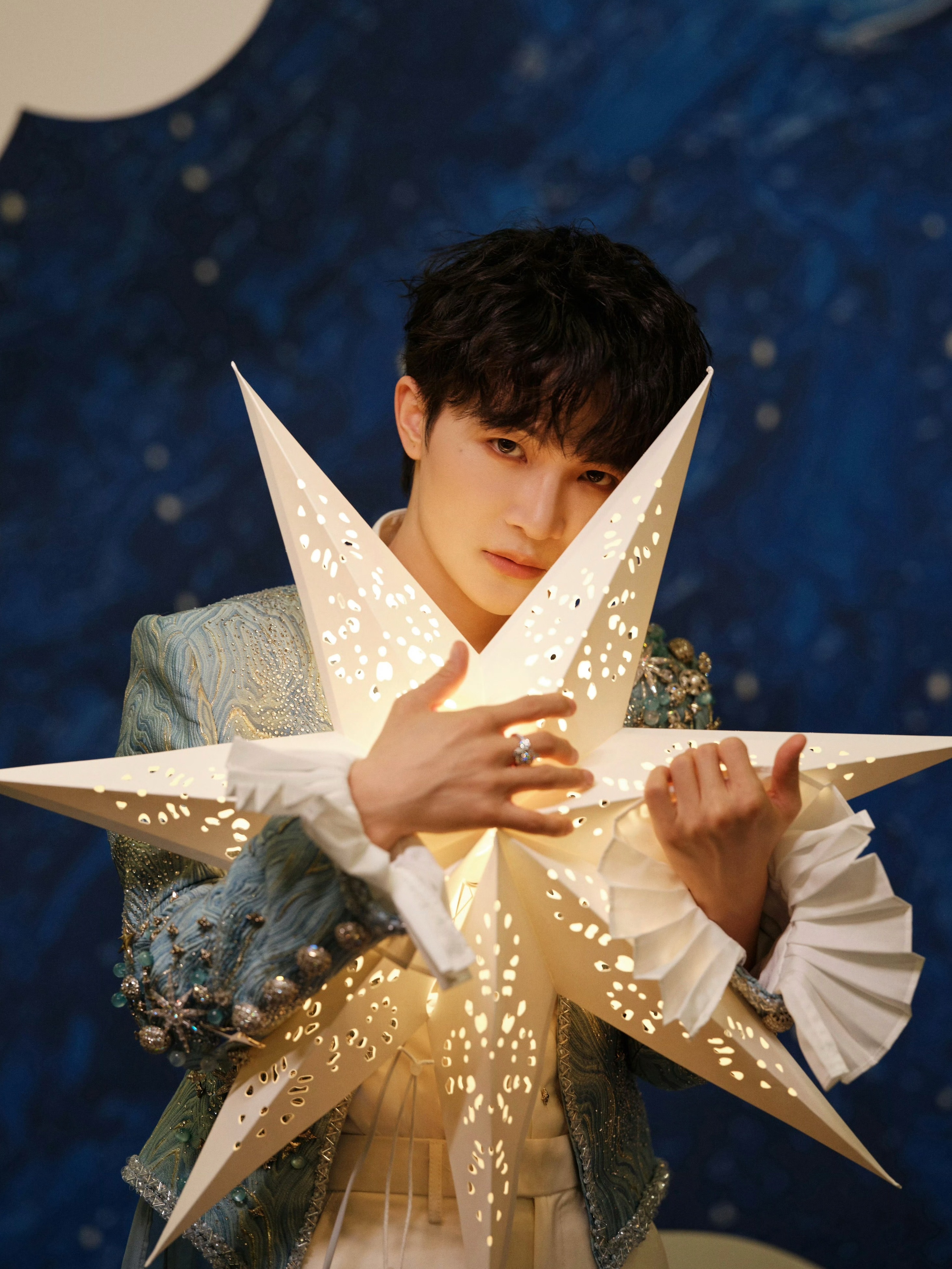 新浪娱乐  期待歌手周深（这条也帮忙评一下谢谢大家