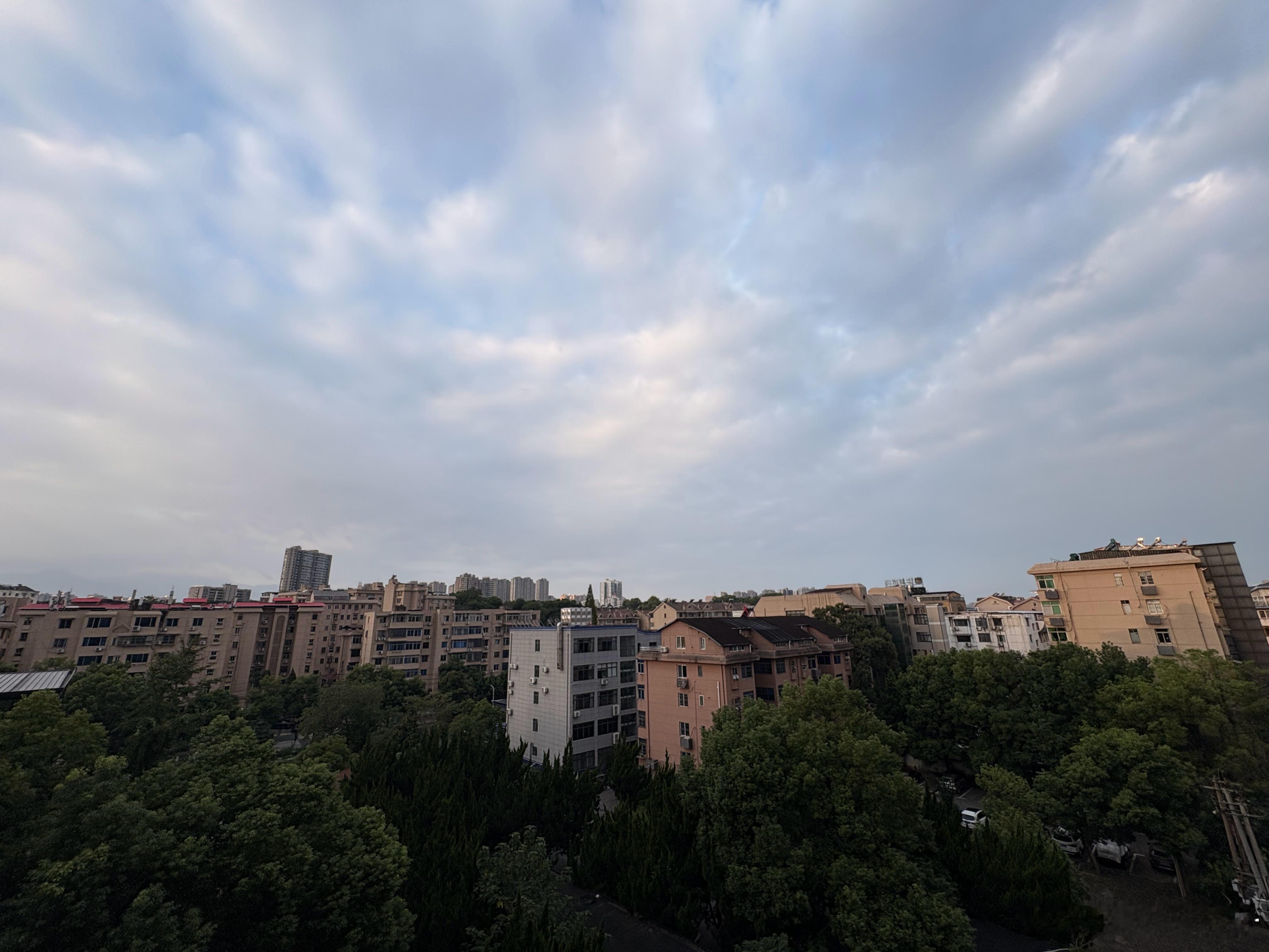 周日，咖啡[超话]热美式 喝了，早上好 天气不错☀️生活手记 周日早晨真是安静。