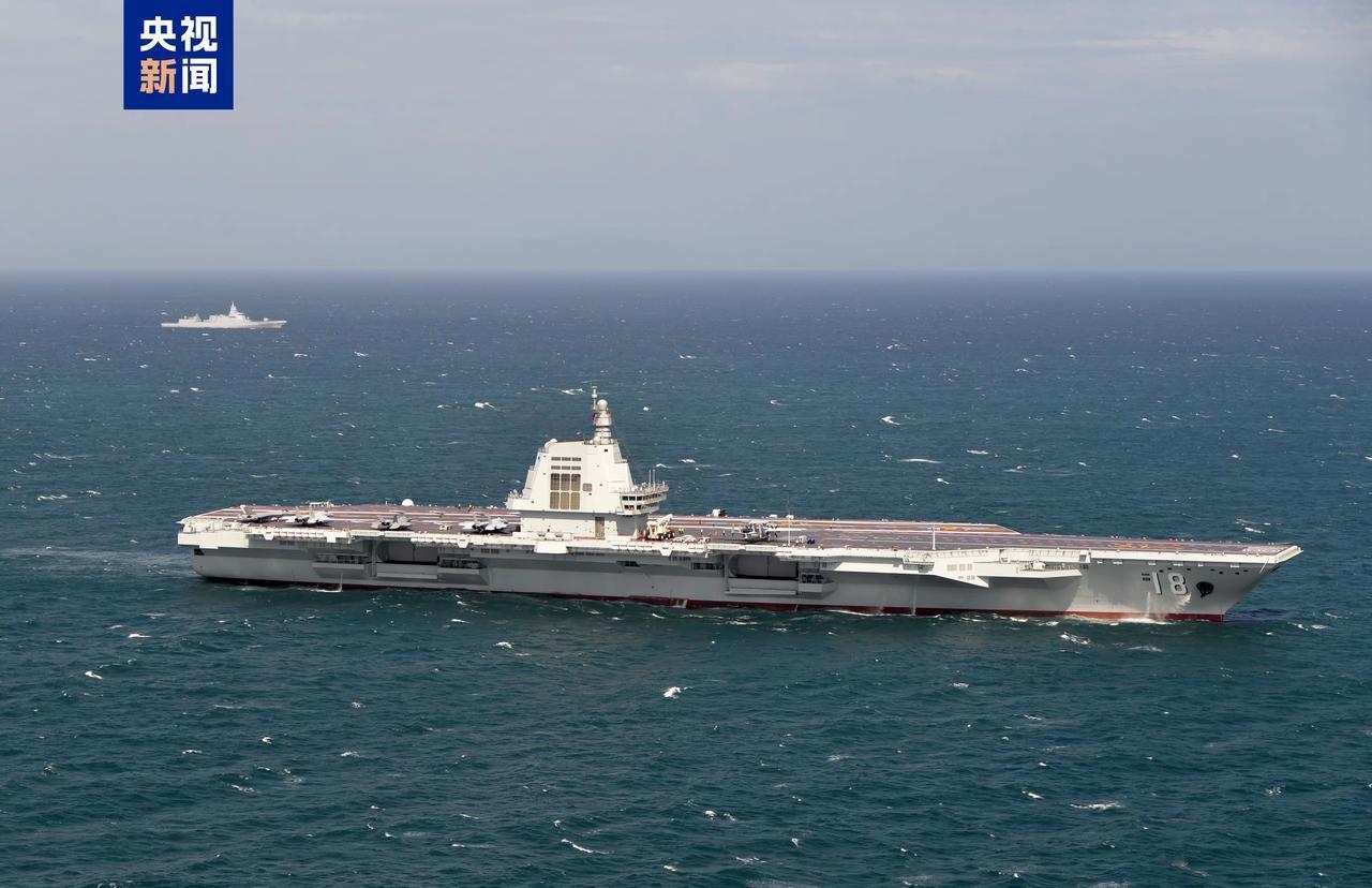 航空母舰真的是挨打的活靶子吗?
航空母舰当然不是挨打的活靶子，事实上航空母舰是最