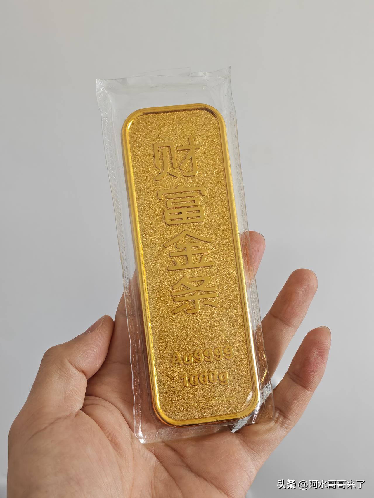 我真服了你们这帮韭菜了，一路跌一路抄底，现在好了吧？黄金950了还在想着抄底，你
