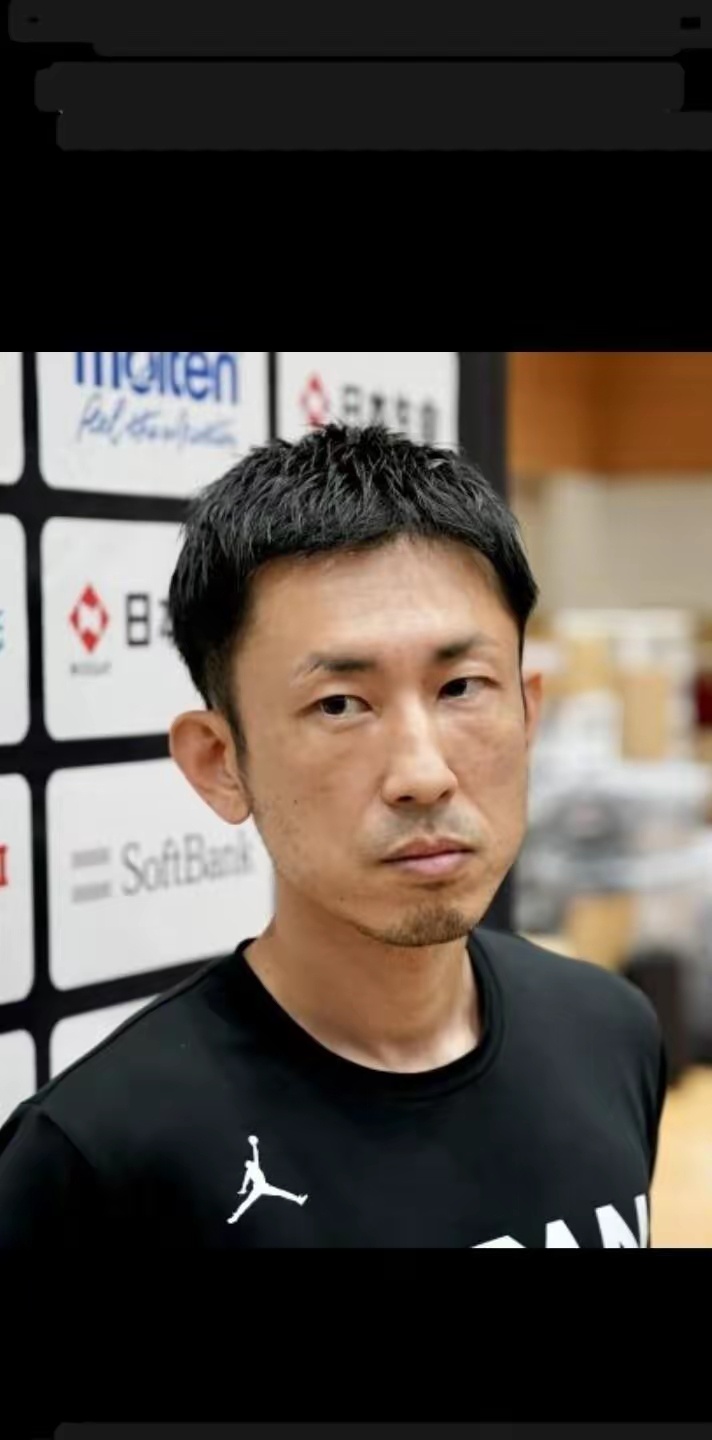 中国男篮队长胡明轩赛后发声终场哨响，名古屋的篮筐对中国队来说像盖了盖子。77比9