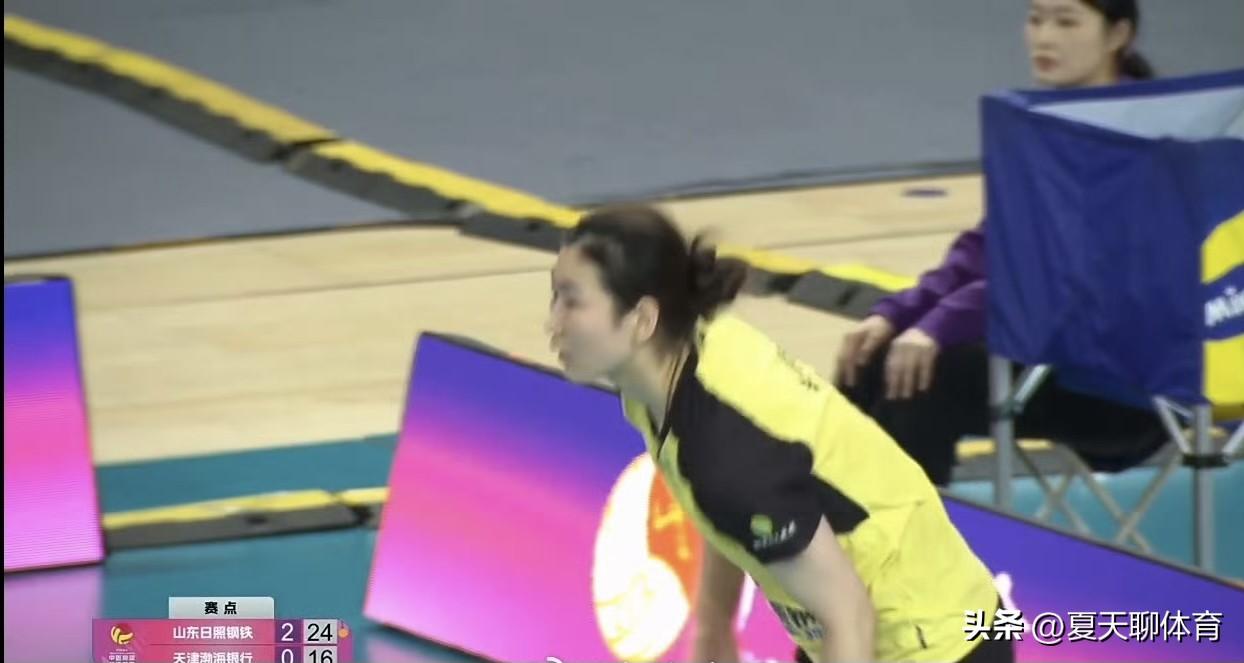 全华班的山东女排这么多年，终于是扬眉吐气了一回，站上了女排联赛领奖台！天津女排竟