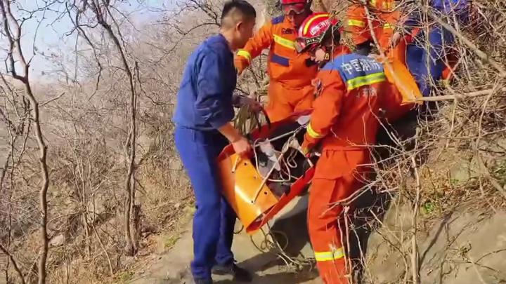 3月9日下午，济南市历城区华山风景区后山中段发生抢险救援事件，一名女子因脚部受伤