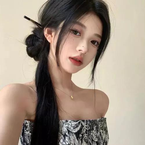 优雅黑发少女，简约却充满魅力温柔气质美女 黑发辣妹 气质长发女孩 黑亮秀发少女 