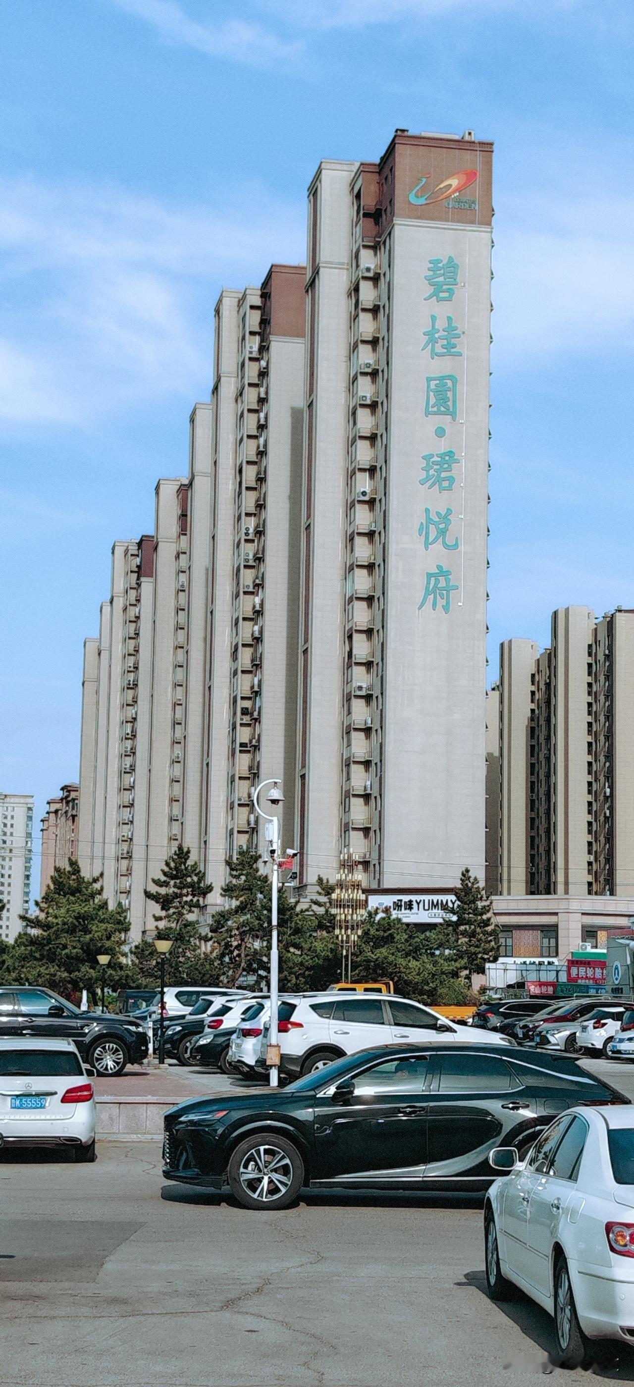 三线城市的住宅高楼，享受着二线城市的荣耀。