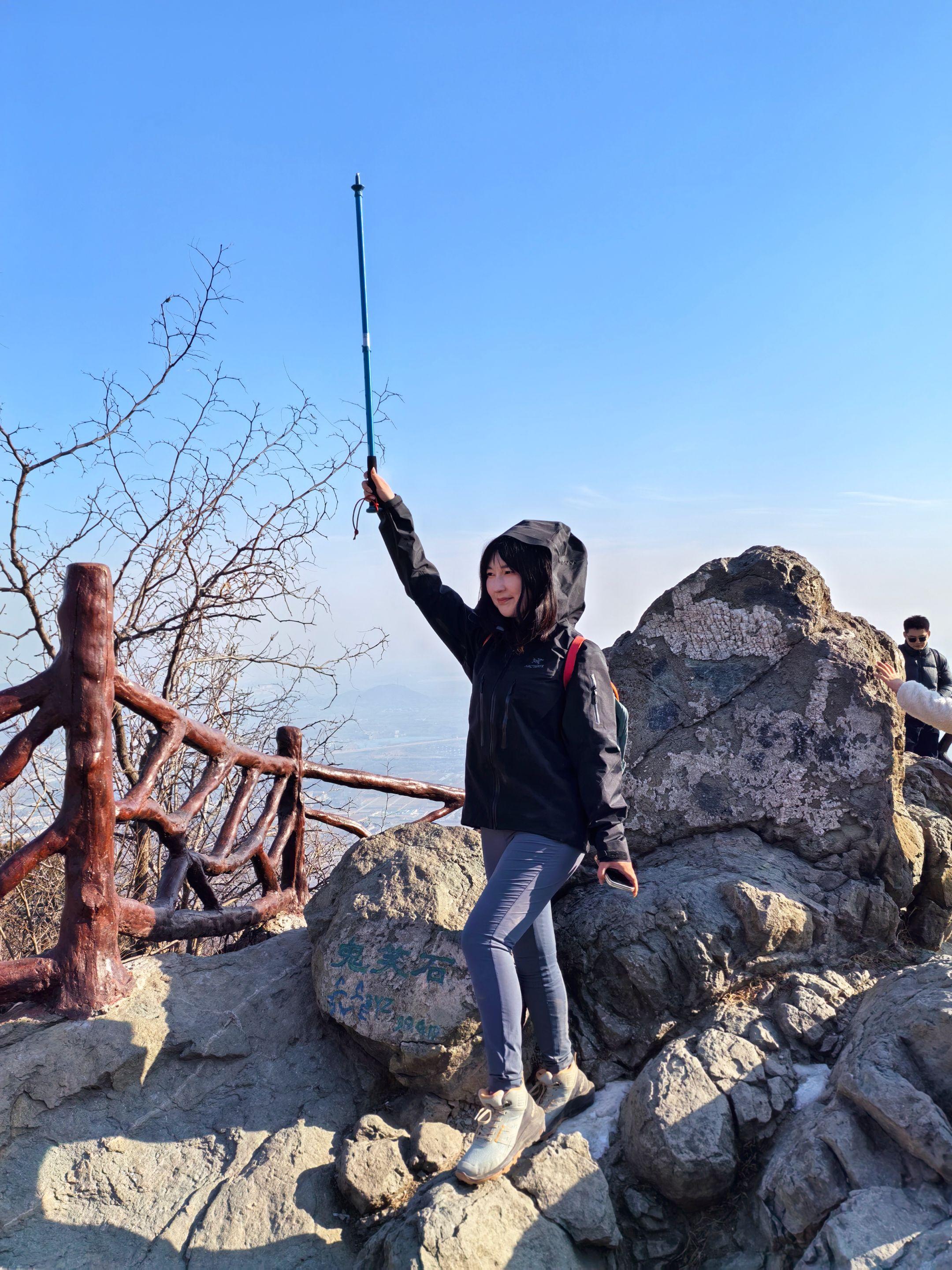 这是谁家的仙女爬山走丢了，照片我放这儿了，自己来取。