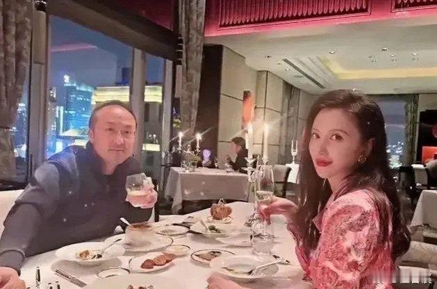 张萌和她的富豪老公，果然童话里都是骗人的，现实里的总裁真的不太好看。。。 