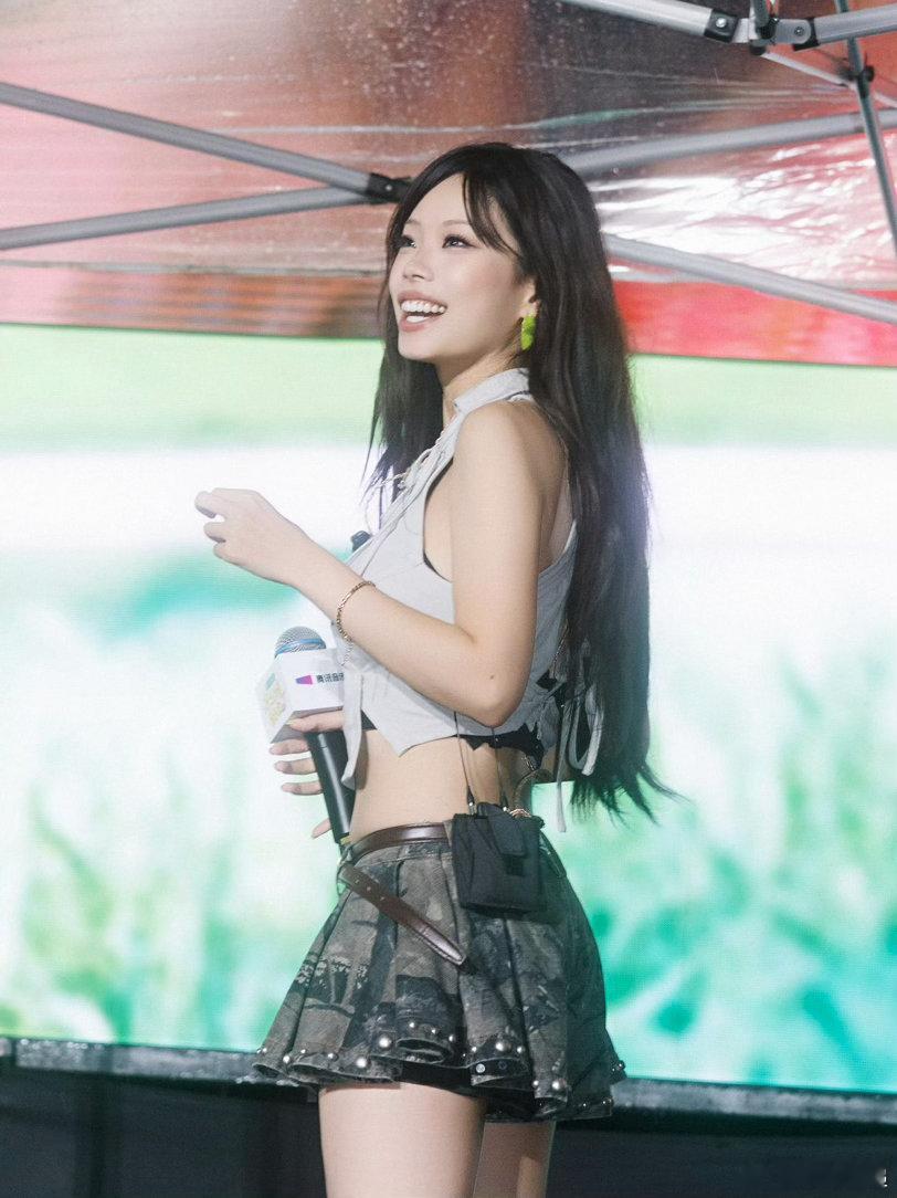 万妮达badboy出圈了万妮达出圈了作品出圈带动个人热度飞升，万妮达的Bad B