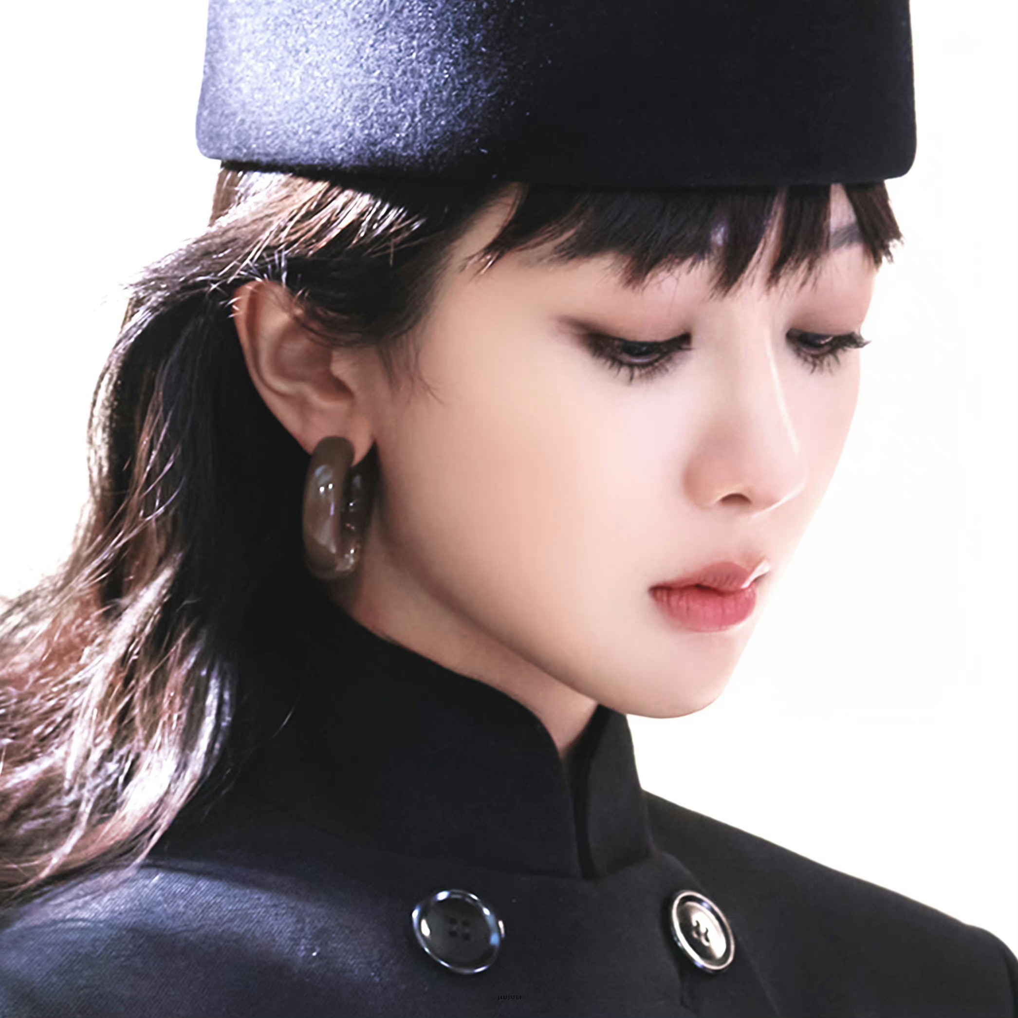 #芭莎主编说杨紫长大了#越来越精致了，被杨紫再一次惊艳到了！ ​​​