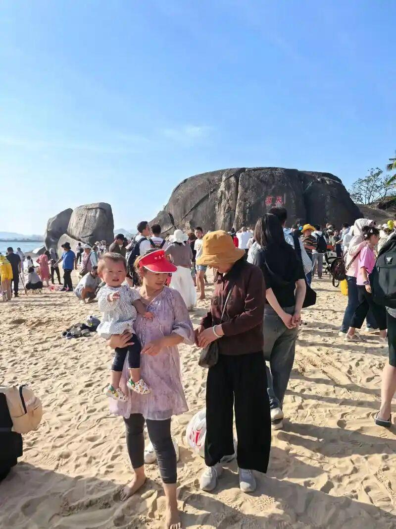 春节三亚太吓人！一家三口10天花掉4万5看完账单手都在抖！
 
春节去了趟三亚回