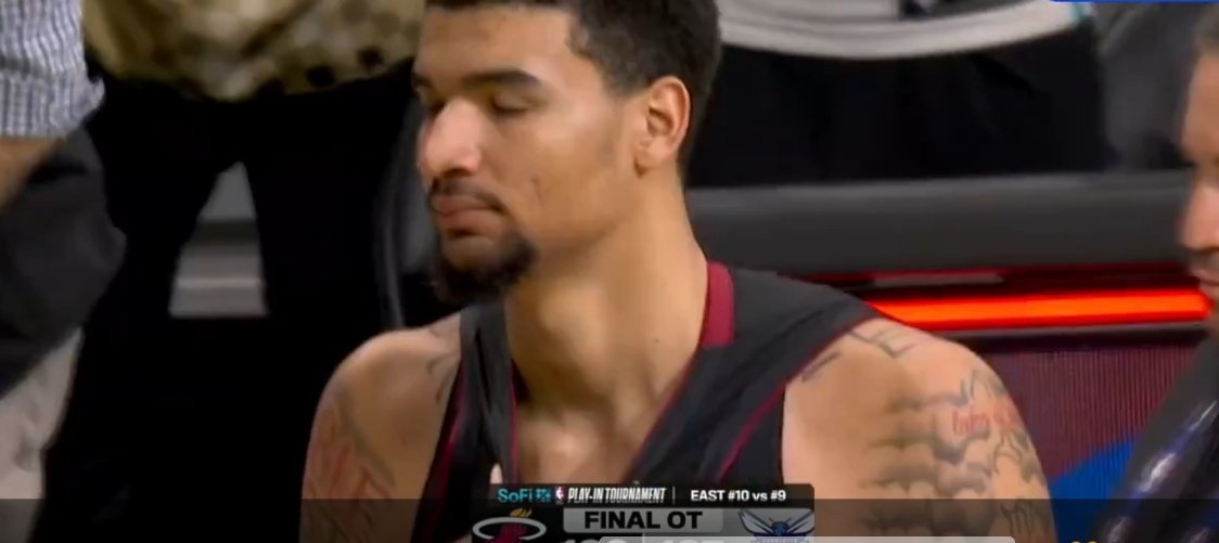 ▲鲍尔被希罗干了个三罚，转头赎罪准绝杀热火，这比赛真有意思▲希罗和威尔都懵了 