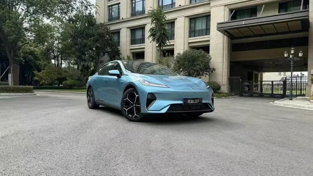 现在的人买车越来越理性！
1.   39%的家庭——买10万元以下的车
2.  
