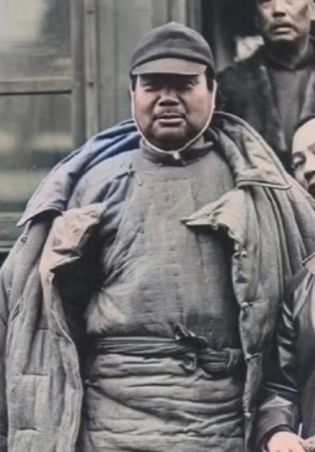 冯玉祥为何要烧少林寺？1928年，冯玉祥带兵火烧少林，屠杀武僧，大火烧了40天，