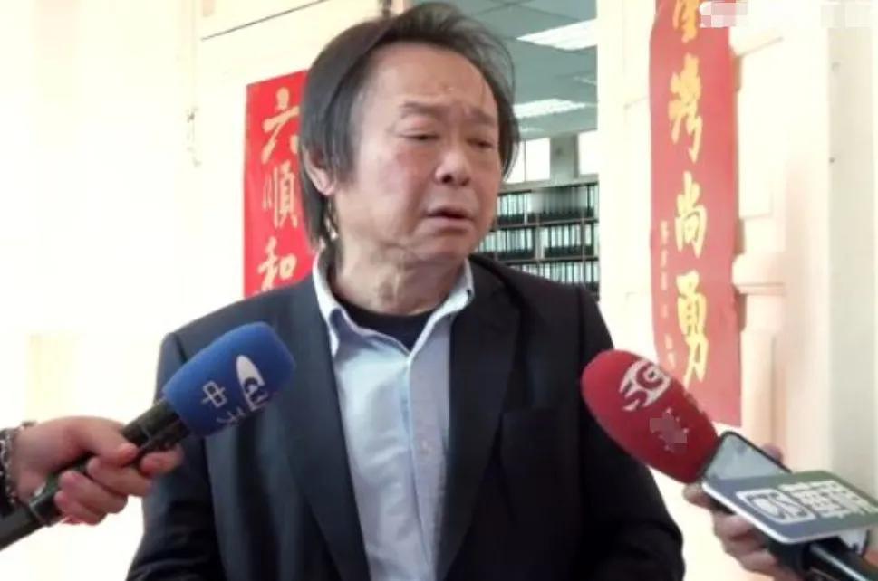 游智彬等人今日到日本台湾交流协会前面上演“斩首赖清德”行动剧，王世坚叫嚣，“我觉