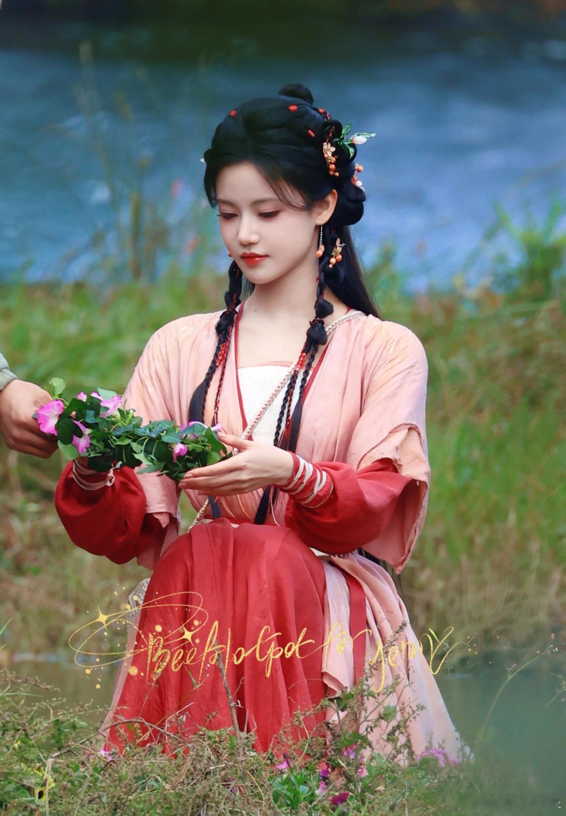 十万狂花入梦来孙珍妮剧里只要保持可爱，这部剧绝对稳稳的。 ​​​
