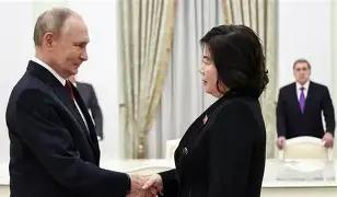 崔善姬在莫斯科与普京会晤时，明确将俄罗斯对乌克兰的军事行动定性为"捍卫主权领土的