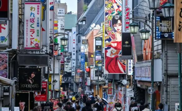 2025年上半年日本被外国遣返的出境女性，比2019年涨了5倍。
日元疲软物价飞