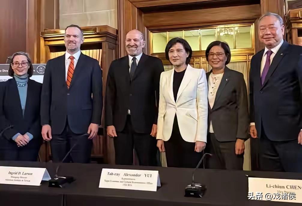难怪美国人笑得那么开心，像遇到傻子一样。
“投资美国5000亿”，压根就是美国的