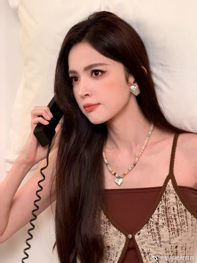 娜扎美拉德吊带上衣娜扎美拉德风好萌 美拉德吊带上衣，又美又萌 