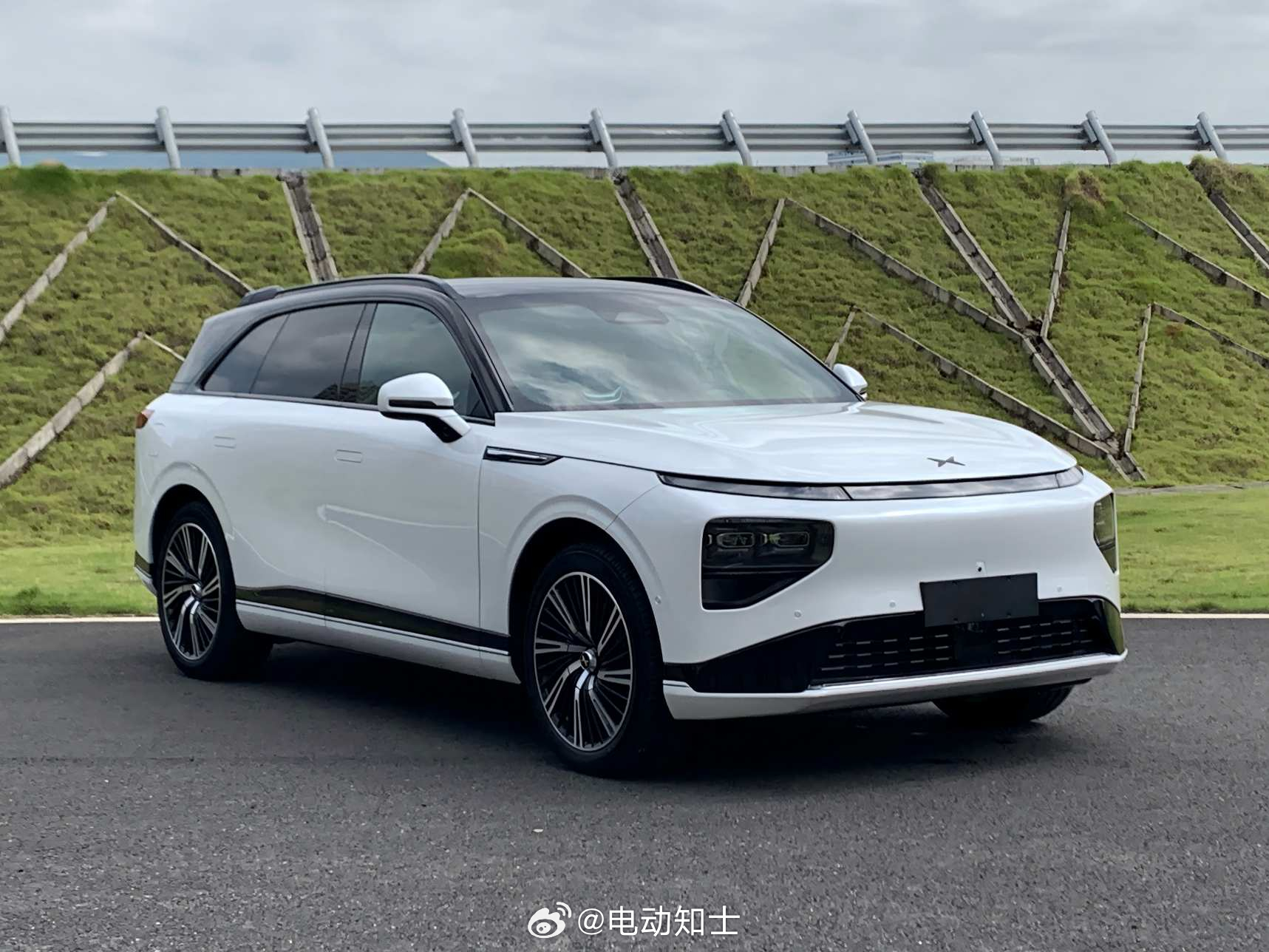 小鹏G9的改款增加了“Ultra”版，就是上了三颗图灵芯片的版本。  ...