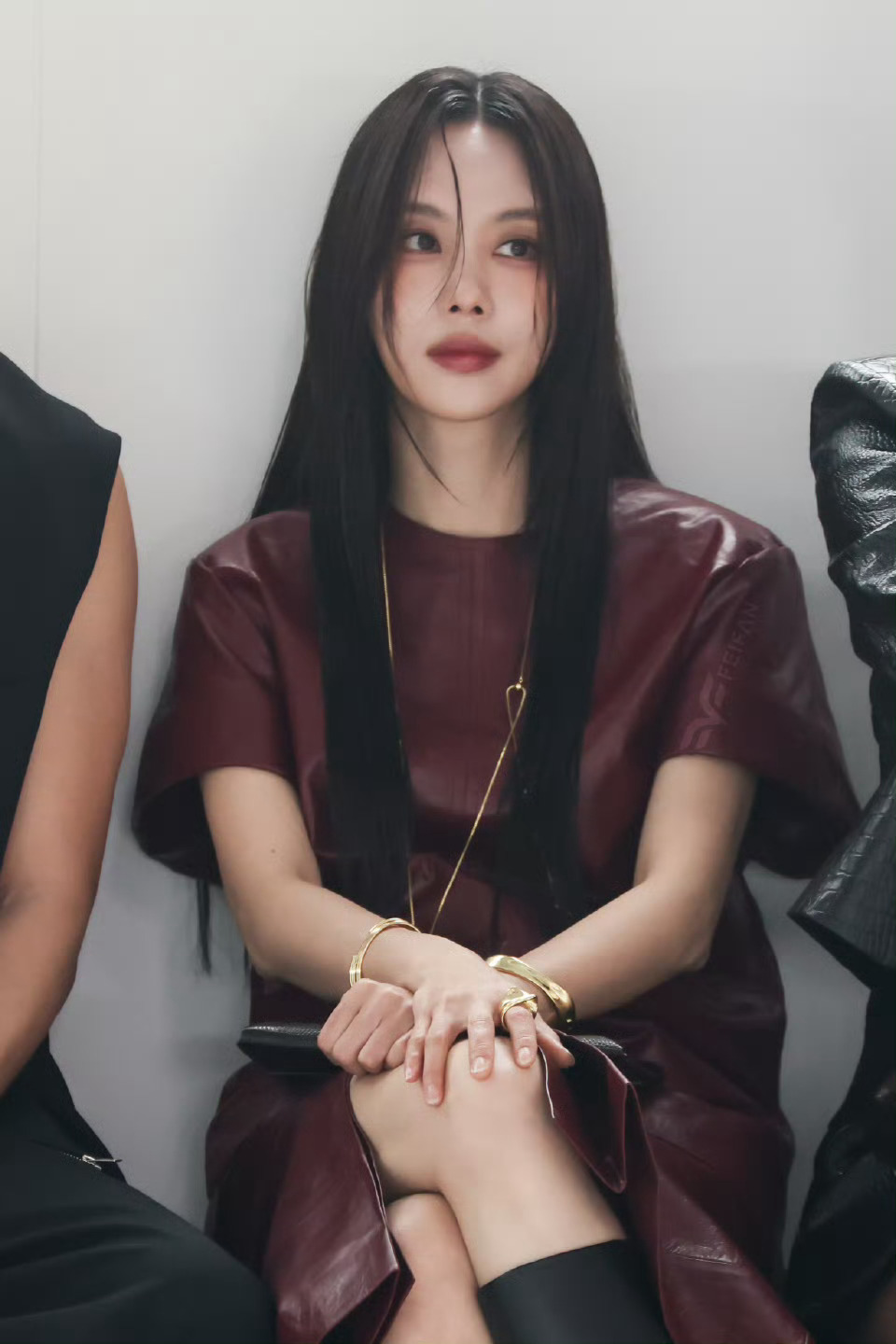 王霏霏秀场生图王霏霏看秀官方镜头原相机直出也能稳赢！生图状态真的绝了，无修无滤依