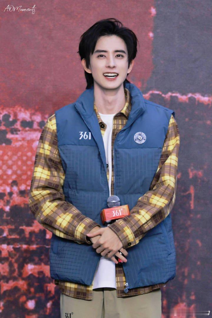 敖瑞鹏线下活动生图有，这个状态速速进不二之臣