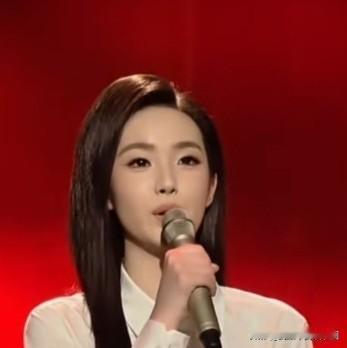 周煜琪不适合唱《青春啊青春》

刷到歌手周煜琪演唱歌曲《青春啊青春》的视频，感觉