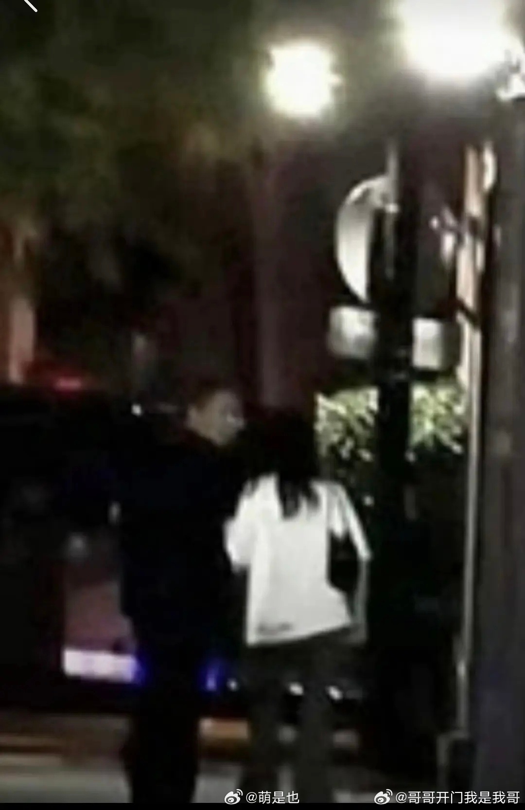 有网友说这是白鹿新的论证？感觉很多女生都这样背吧？你们怎么看？ 