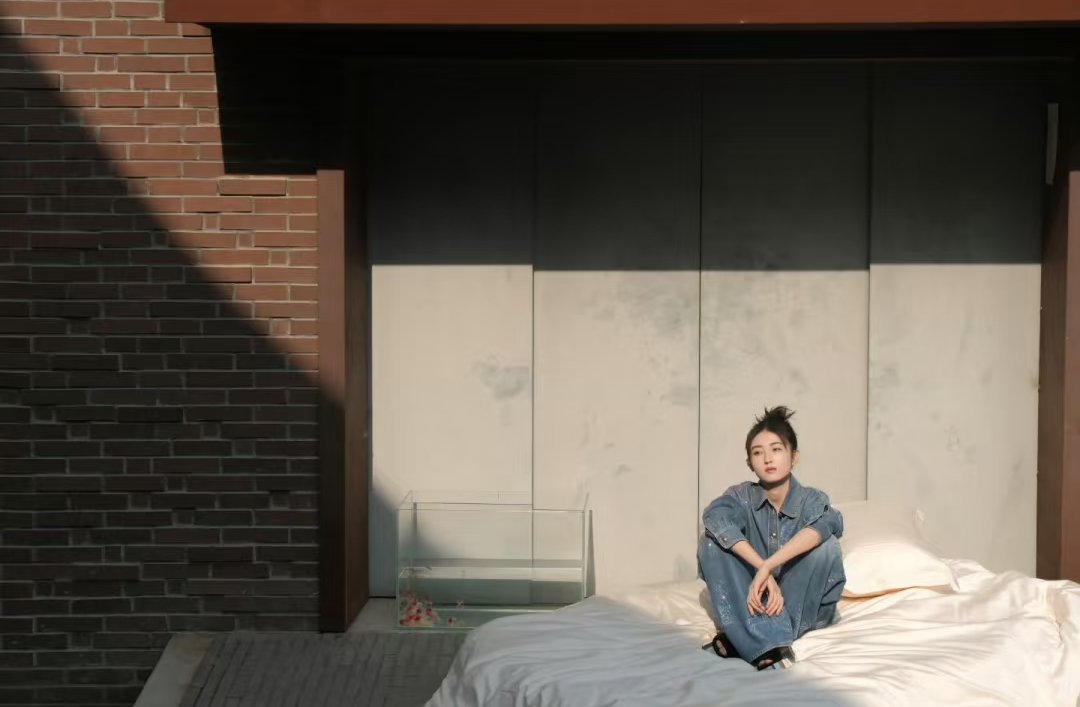 牛仔套装的张子枫真美呀～ ​​​