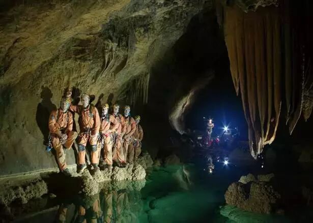 航天员进了重庆洞穴¹ 以前我们的航天员去欧洲做洞穴训练。图1：意大利，撒丁岛。欧