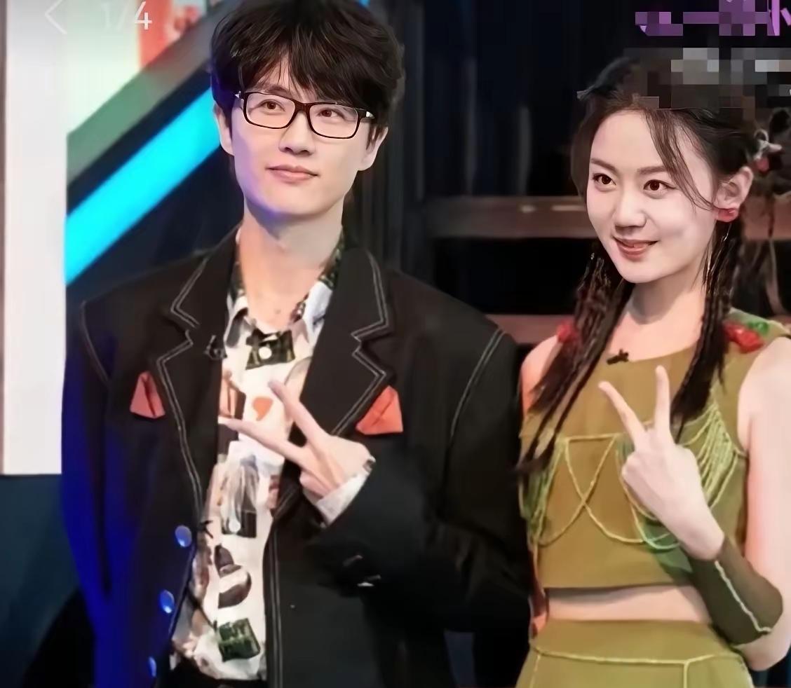 冯禧私生活被扒底朝天！同学说，她高中时就“师生恋”谈了5年。分手后无缝衔接找了许