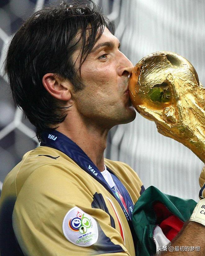 生涯错失欧冠的十大球星！大家觉得谁最可惜？

大罗：外星人拿遍世界杯、金球，却因