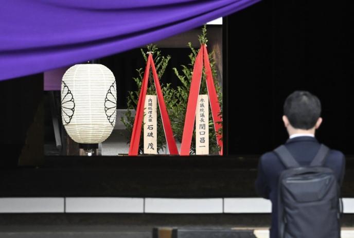 刚向靖国神社供奉祭品，石破茂转身派遣代表团访华，我使馆回应了

4月21日，日本