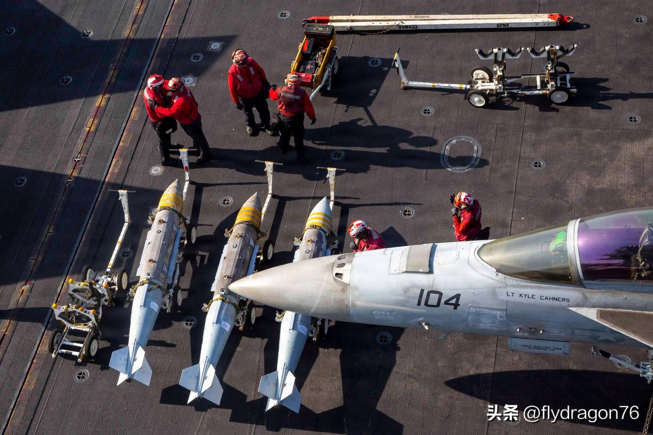 🇺🇸🇮🇷在“史诗狂怒行动”期间，F-35C“闪电II”和F/A-18E“