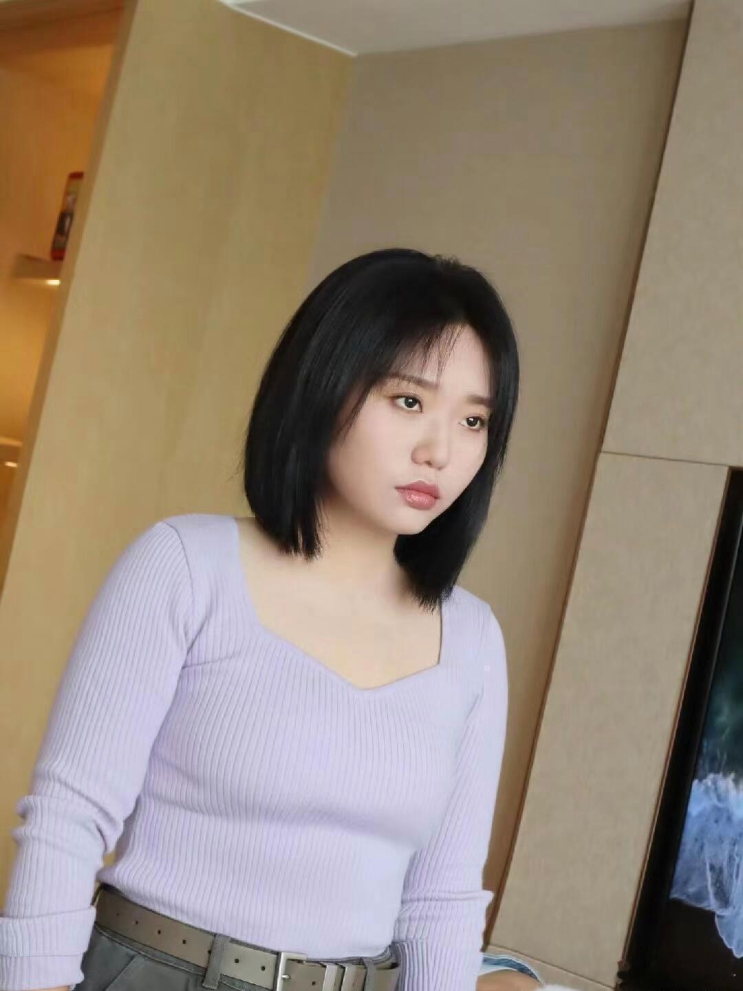 李雪琴私下真瘦，镜头里显得胖，果然是上镜胖十斤 
