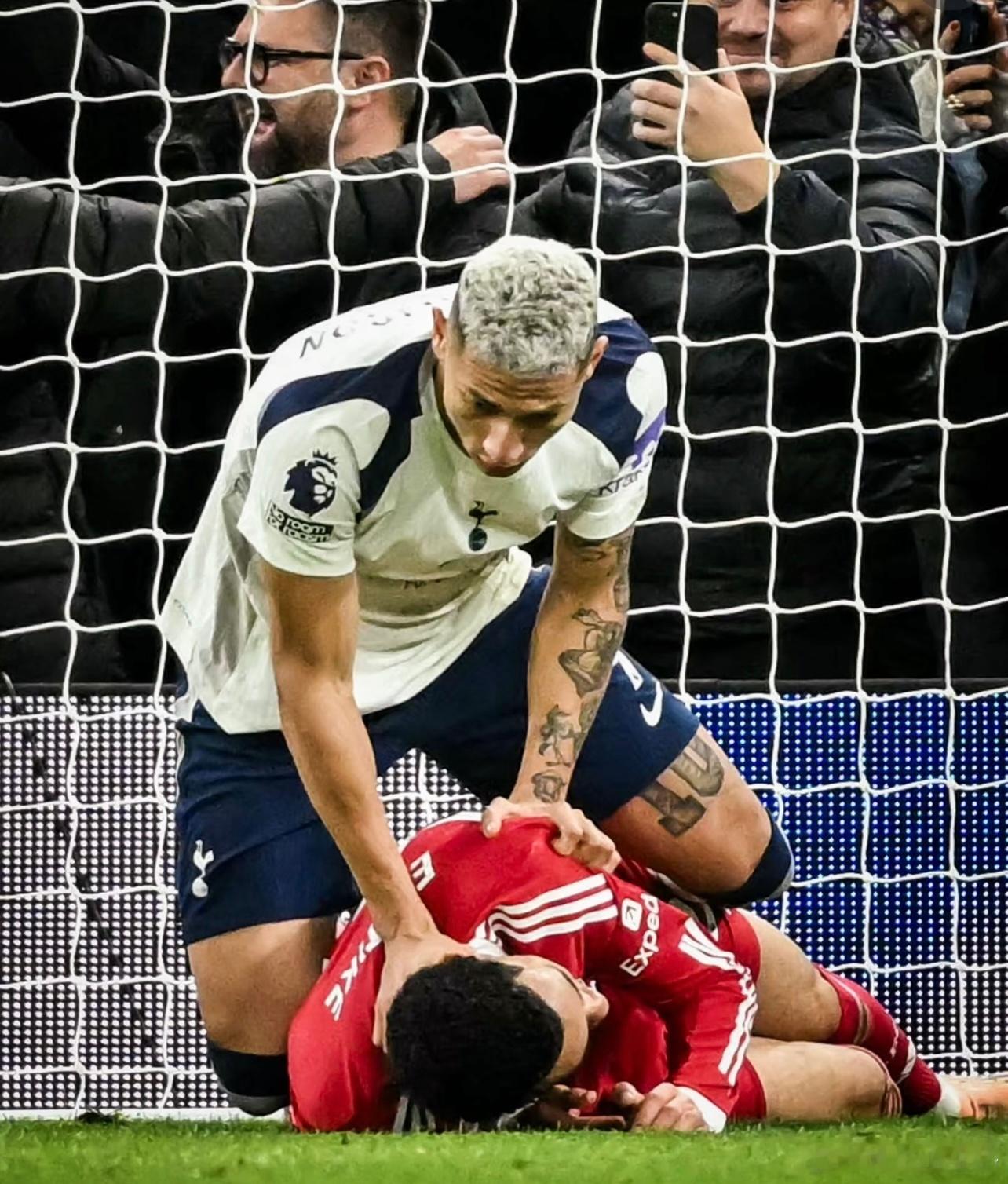 🤨🤨🤨丽莎和埃基蒂克迷弟团建？ 