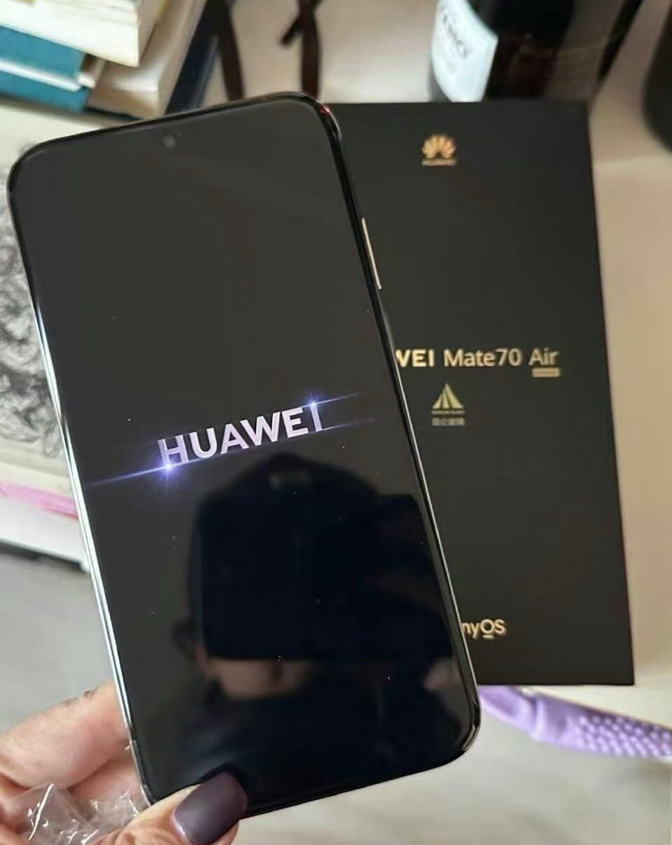 Mate70 Air 真机曝光，怎么说？ ​​​