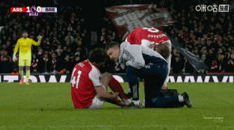 打完维拉，欧冠要让莱斯休息啦！第83分钟，赖斯小腿不适无法坚持比赛，约克雷斯替补