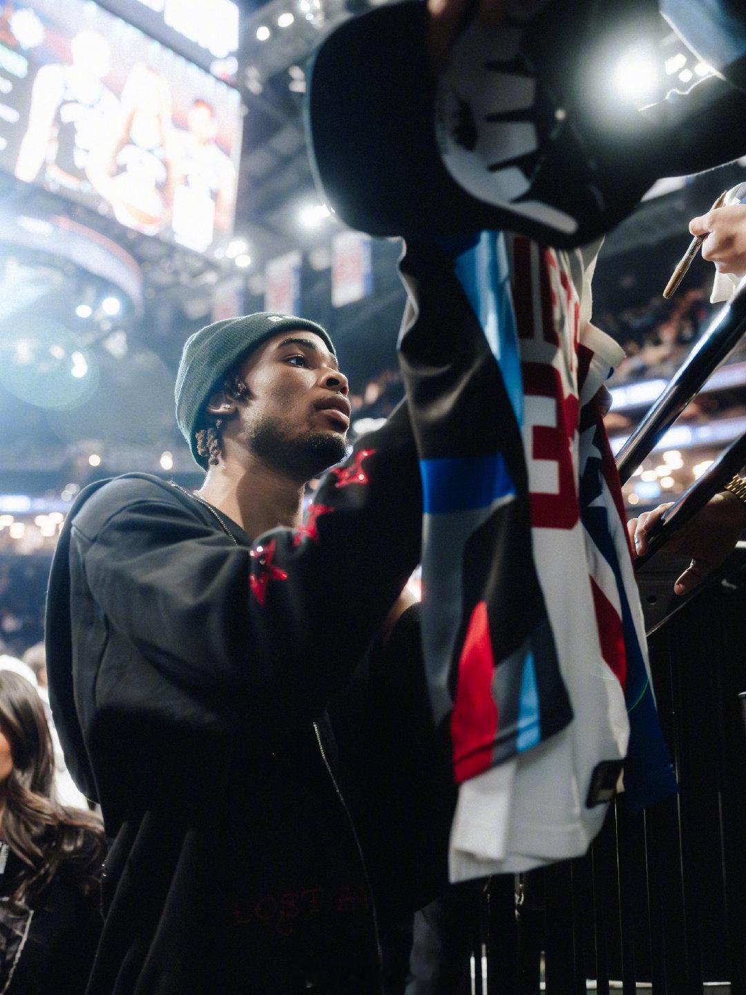 25-26赛季最后的主场，大家将对粉丝的感谢签在球衣上🖤🤍篮网之道布鲁克林篮