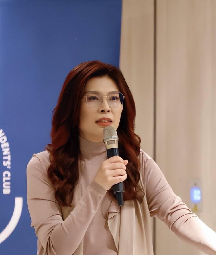 郑丽文在接受美国《时代》周刊专访时竟然大言不惭地说：“台湾地区有能力与中国大陆、