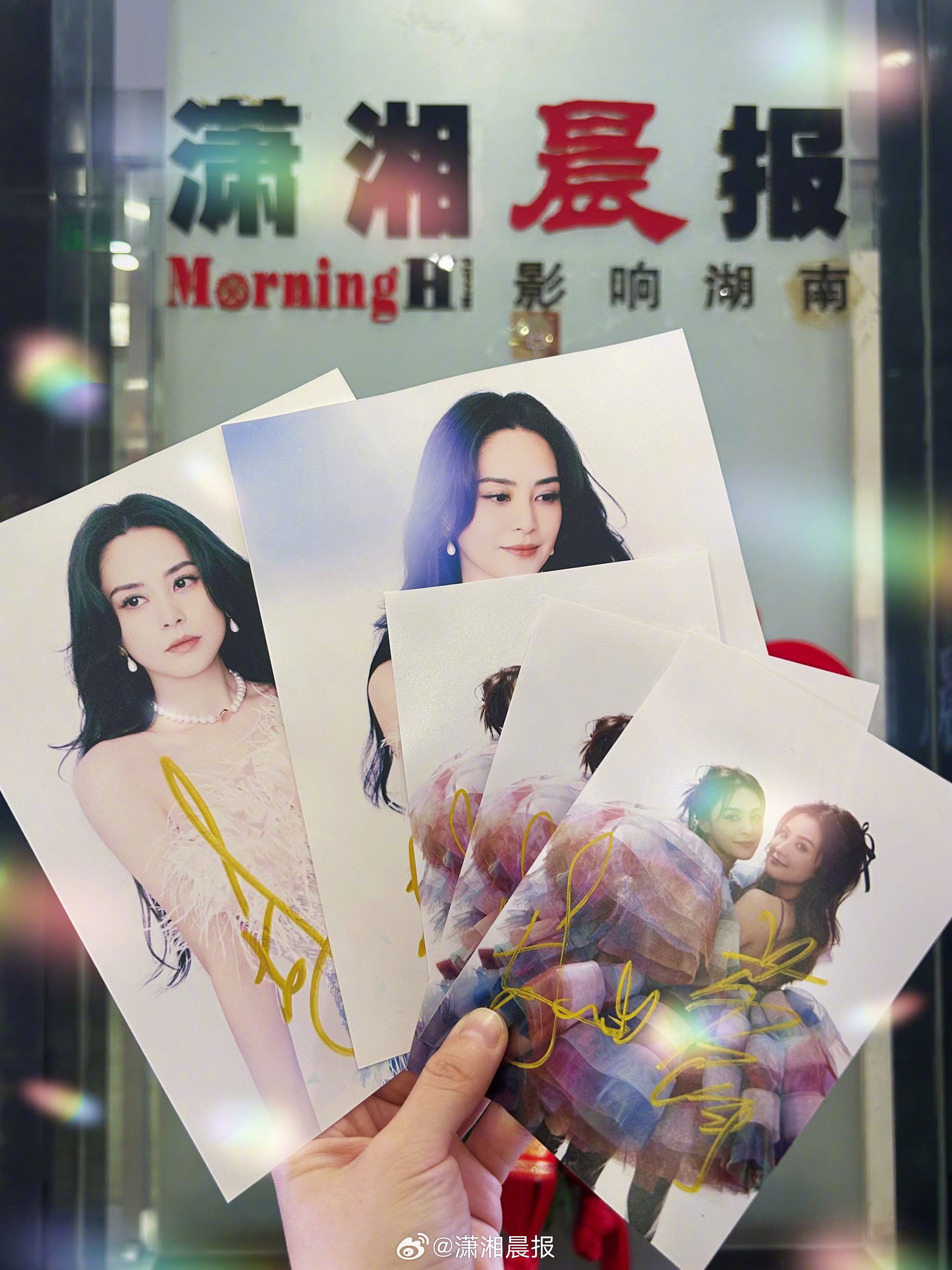 #我的偶像是twins# Twins 签名照来啦！【抽奖条件】关注➕转赞评⏰【抽