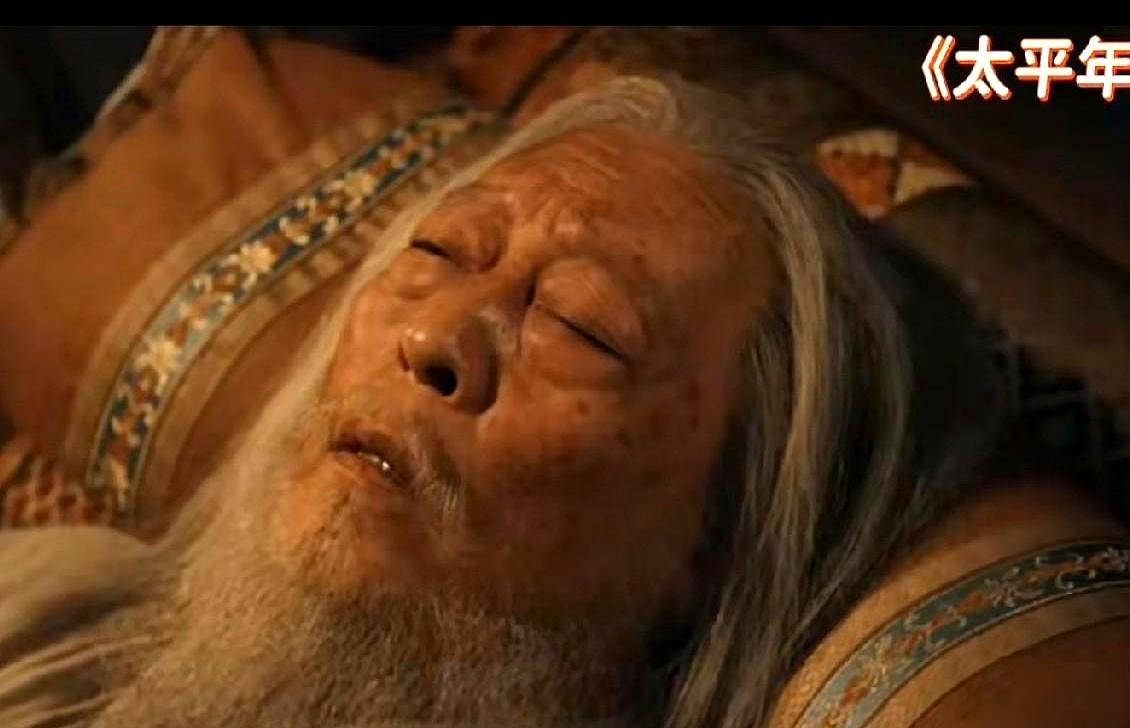 胡进思一刀捅进水丘胸口时，钱弘俶站在屏风后没眨眼——不是狠，是算得清：  
“忠