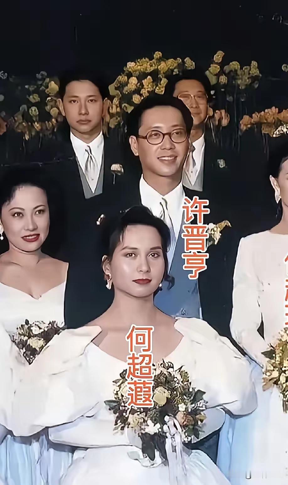 何超蕸真的不一样，
她是二房五个子女中唯一终身未婚的人，因为她将旁人用于经营家庭