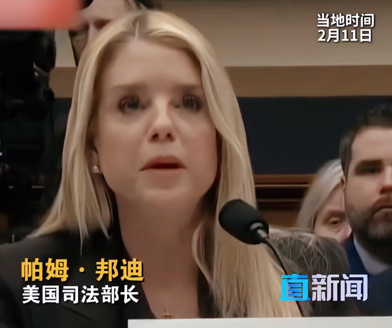 美国听证会现场神操作！美国司法部长一波操作直接让舆论好似炸了锅。
 
这场听证会