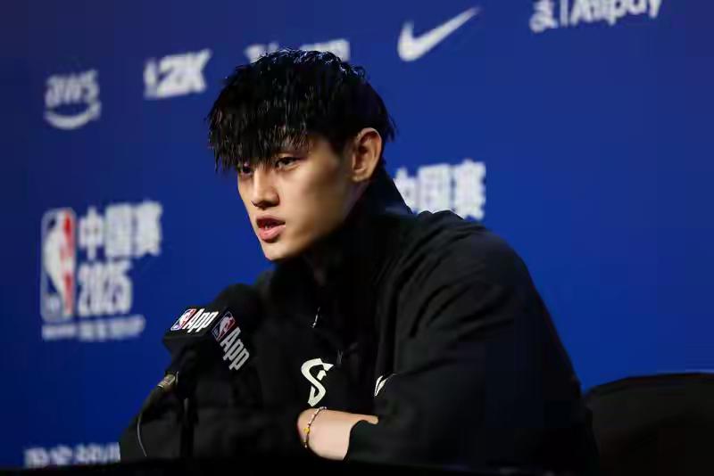 曾凡博被裁将何去何从
        北京时间10月15日深夜，曾凡博被NBA篮