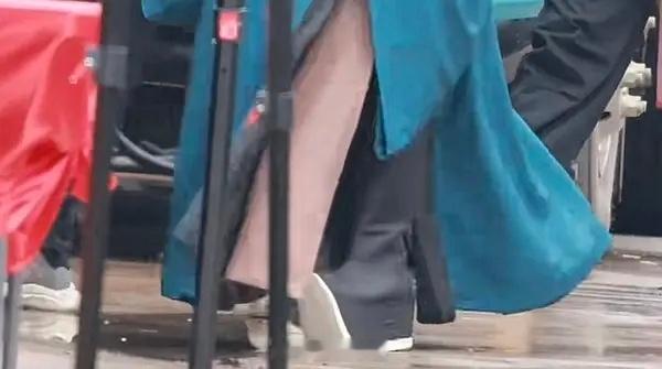 这样的鞋竟然有两双 两双鞋的主人还演过CP 