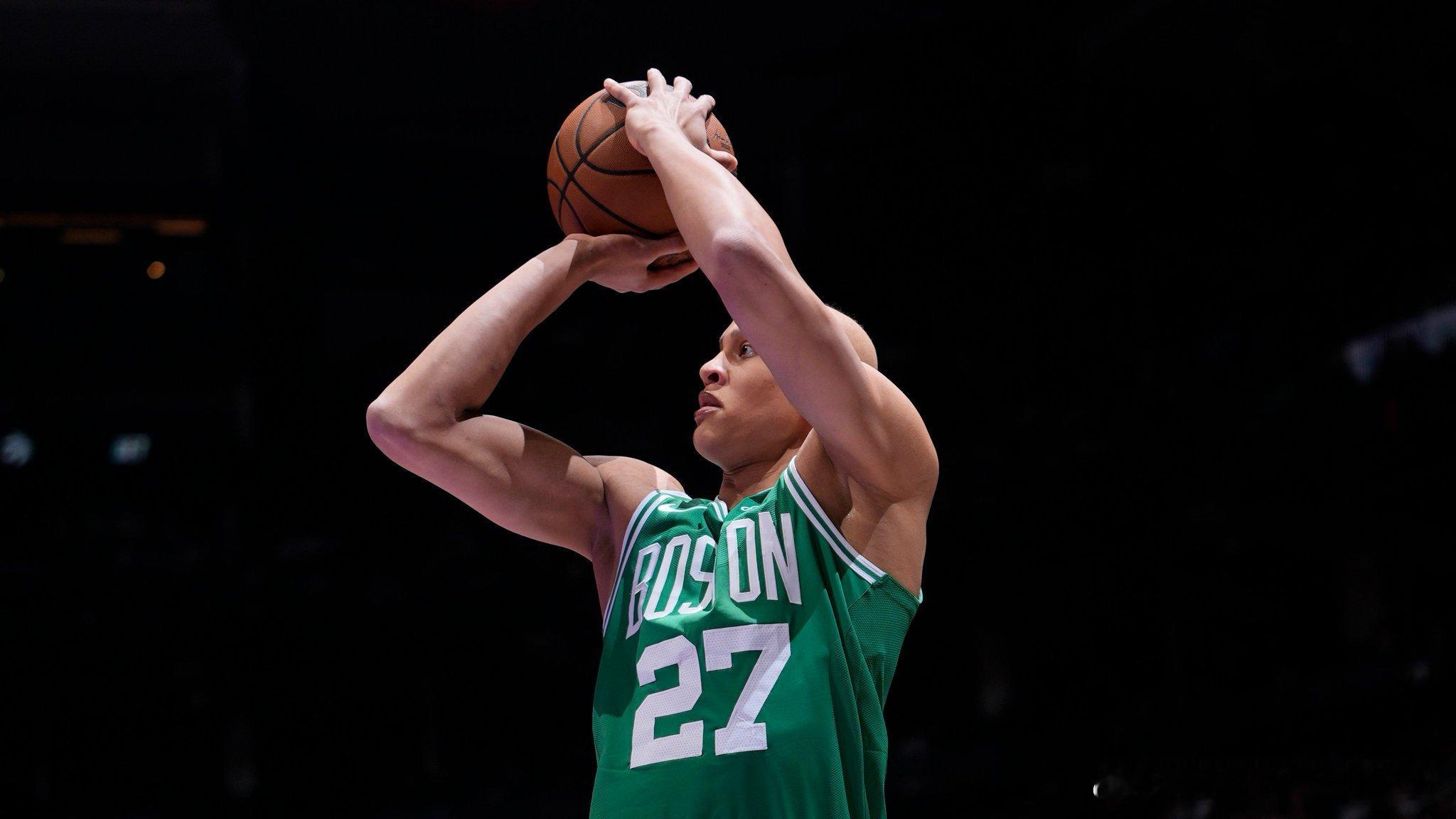 乔丹·沃尔什成为凯尔特人队史上第五位在第一节就至少得到5分、4个篮板和3次抢断的